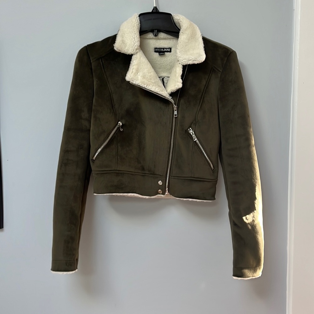 New cozy cropped fleece bomber style jacket